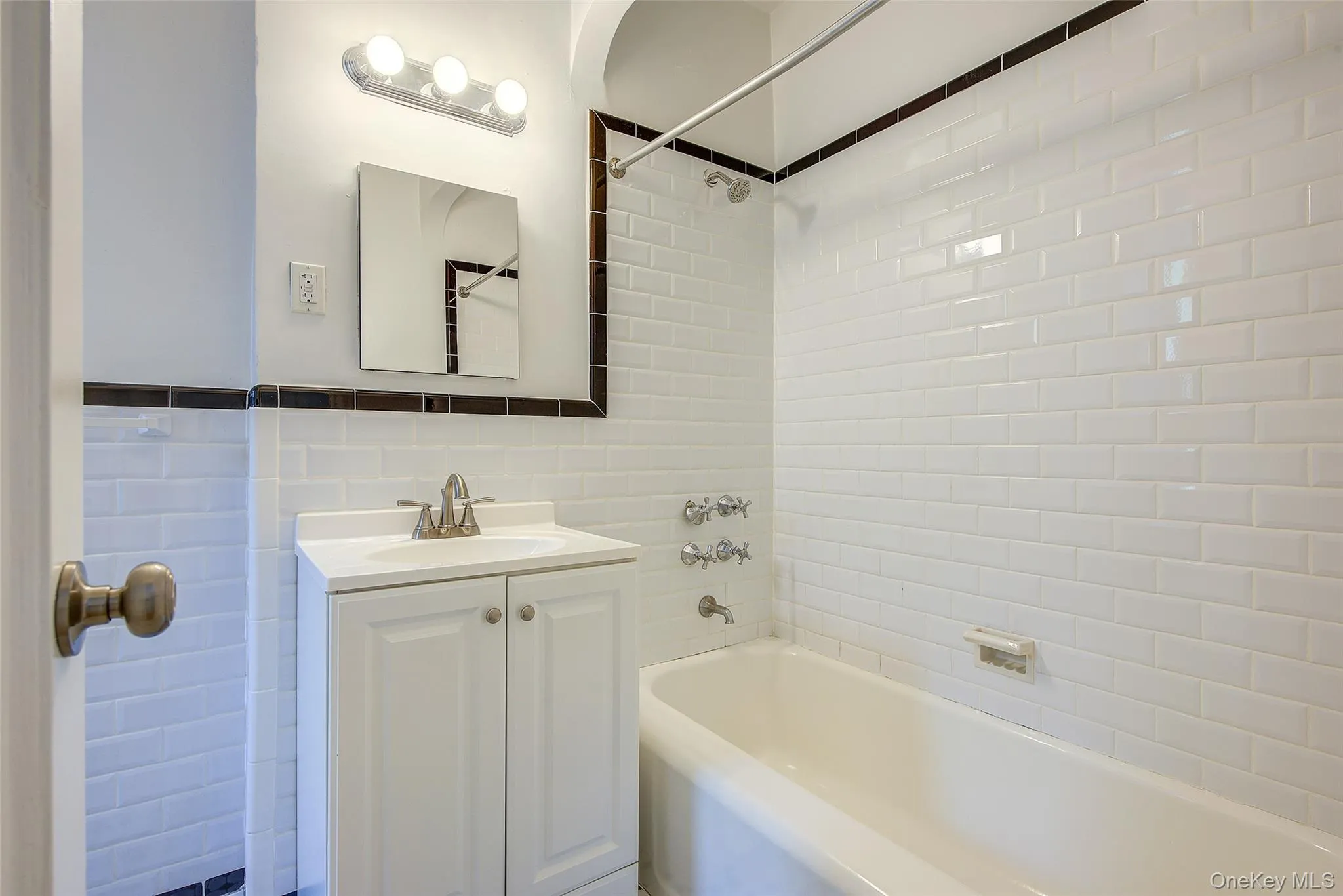 77-14 113th Street, New York, NY, 1 Bedroom Bedrooms, 3 Rooms Rooms,1 BathroomBathrooms,Residential,For Rent,113th,0,1028710 77-14 113th Street, New York, NY, 1 Bedroom Bedrooms, 3 Rooms Rooms,1 BathroomBathrooms,Residential,For Rent,113th,0,1028710