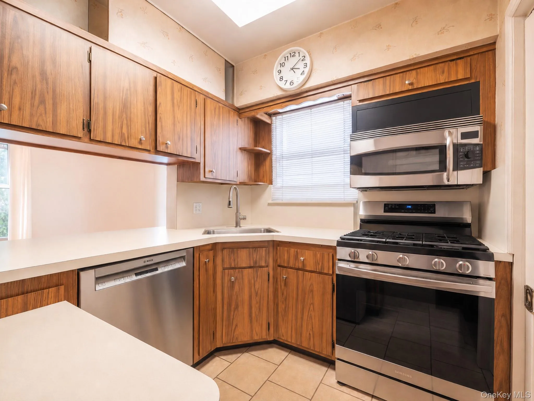 76-53 172nd Street, New York, NY, 4 Bedrooms Bedrooms, 8 Rooms Rooms,3 BathroomsBathrooms,Residential,For Rent,172nd,0,1028713 76-53 172nd Street, New York, NY, 4 Bedrooms Bedrooms, 8 Rooms Rooms,3 BathroomsBathrooms,Residential,For Rent,172nd,0,1028713