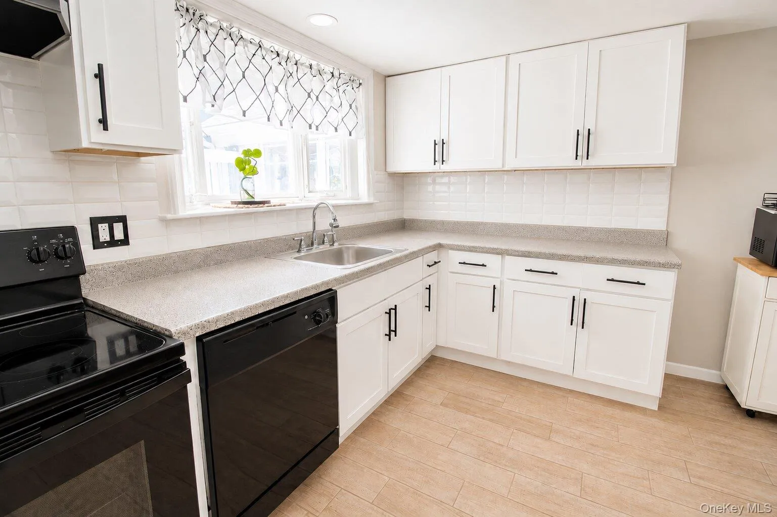 70 Winona Avenue, Newburgh (town), NY, 2 Bedrooms Bedrooms, 4 Rooms Rooms,1 BathroomBathrooms,Residential,For Rent,Winona,0,1028720 70 Winona Avenue, Newburgh (town), NY, 2 Bedrooms Bedrooms, 4 Rooms Rooms,1 BathroomBathrooms,Residential,For Rent,Winona,0,1028720