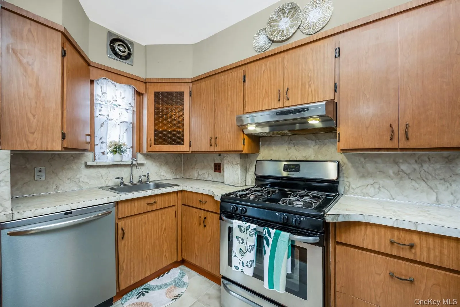 58-40 80th Street, New York, NY, 2 Bedrooms Bedrooms, 8 Rooms Rooms,1 BathroomBathrooms,Residential,For Rent,80th,0,1028723 58-40 80th Street, New York, NY, 2 Bedrooms Bedrooms, 8 Rooms Rooms,1 BathroomBathrooms,Residential,For Rent,80th,0,1028723