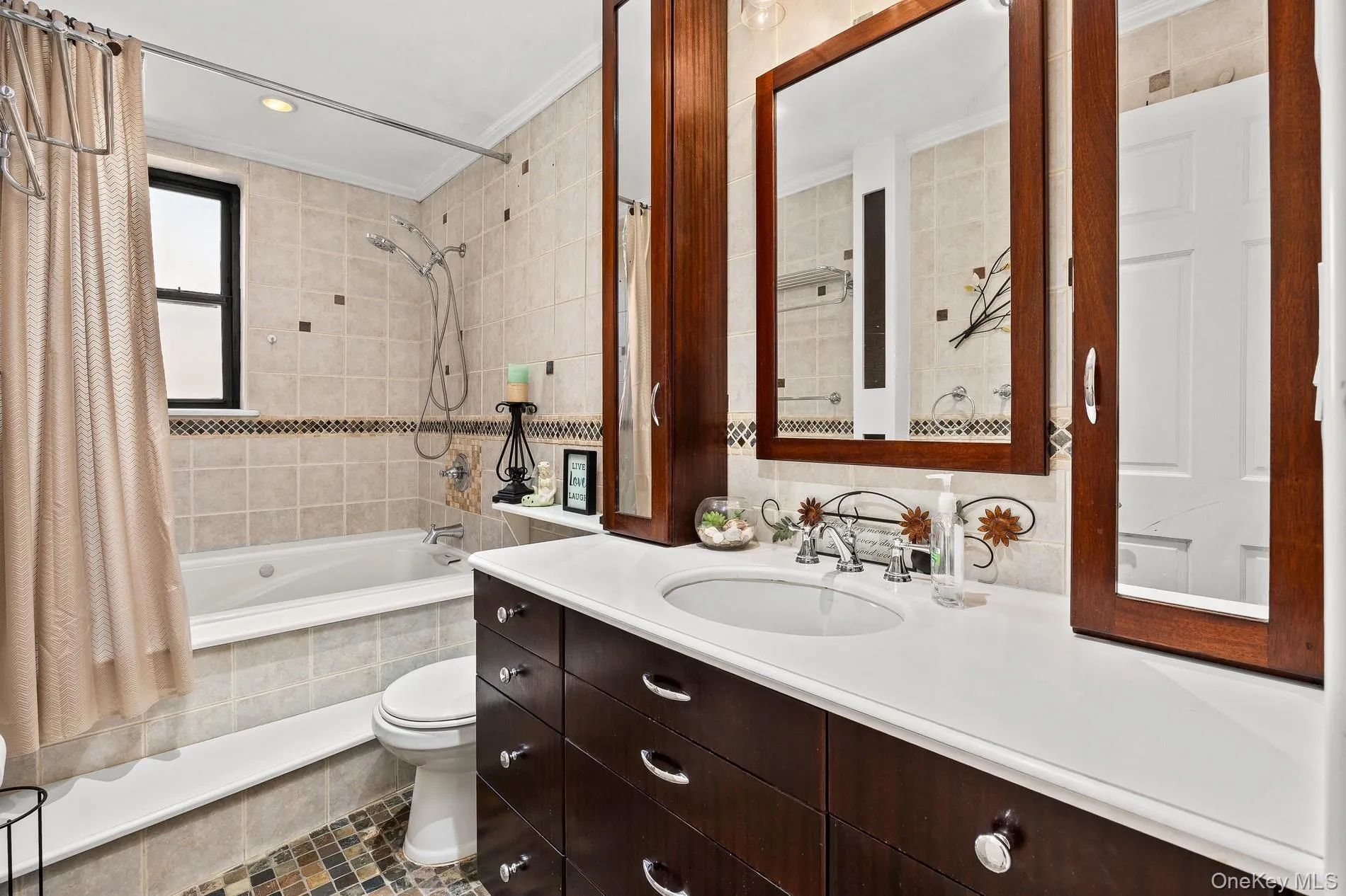 83-25 98 Street, New York, NY, 2 Bedrooms Bedrooms, 5 Rooms Rooms,1 BathroomBathrooms,Residential,For Rent,98,0,1028731 83-25 98 Street, New York, NY, 2 Bedrooms Bedrooms, 5 Rooms Rooms,1 BathroomBathrooms,Residential,For Rent,98,0,1028731