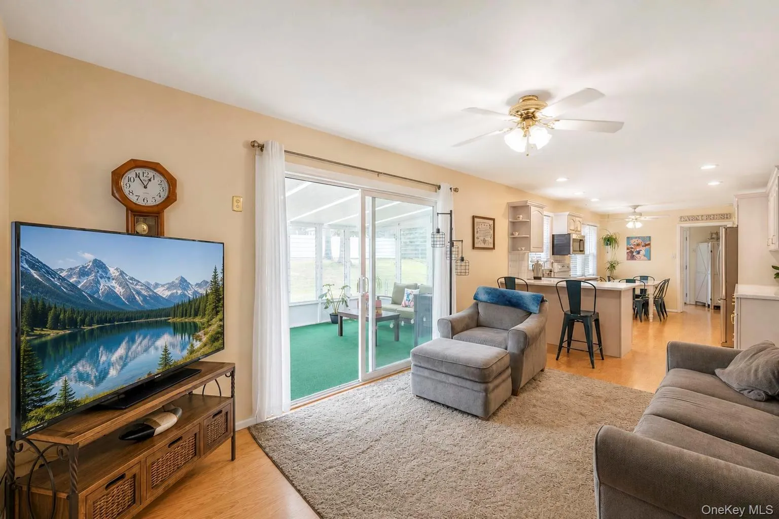 4 Beaverdale Lane, Brookhaven, NY, 3 Bedrooms Bedrooms, 7 Rooms Rooms,2 BathroomsBathrooms,Residential,For Rent,Beaverdale,0,1028735 4 Beaverdale Lane, Brookhaven, NY, 3 Bedrooms Bedrooms, 7 Rooms Rooms,2 BathroomsBathrooms,Residential,For Rent,Beaverdale,0,1028735