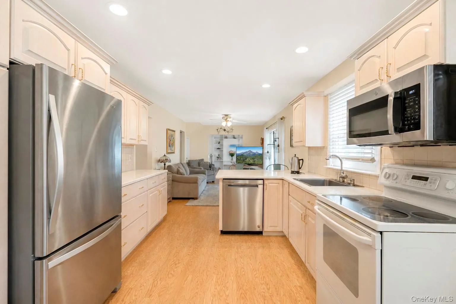 4 Beaverdale Lane, Brookhaven, NY, 3 Bedrooms Bedrooms, 7 Rooms Rooms,2 BathroomsBathrooms,Residential,For Rent,Beaverdale,0,1028735 4 Beaverdale Lane, Brookhaven, NY, 3 Bedrooms Bedrooms, 7 Rooms Rooms,2 BathroomsBathrooms,Residential,For Rent,Beaverdale,0,1028735