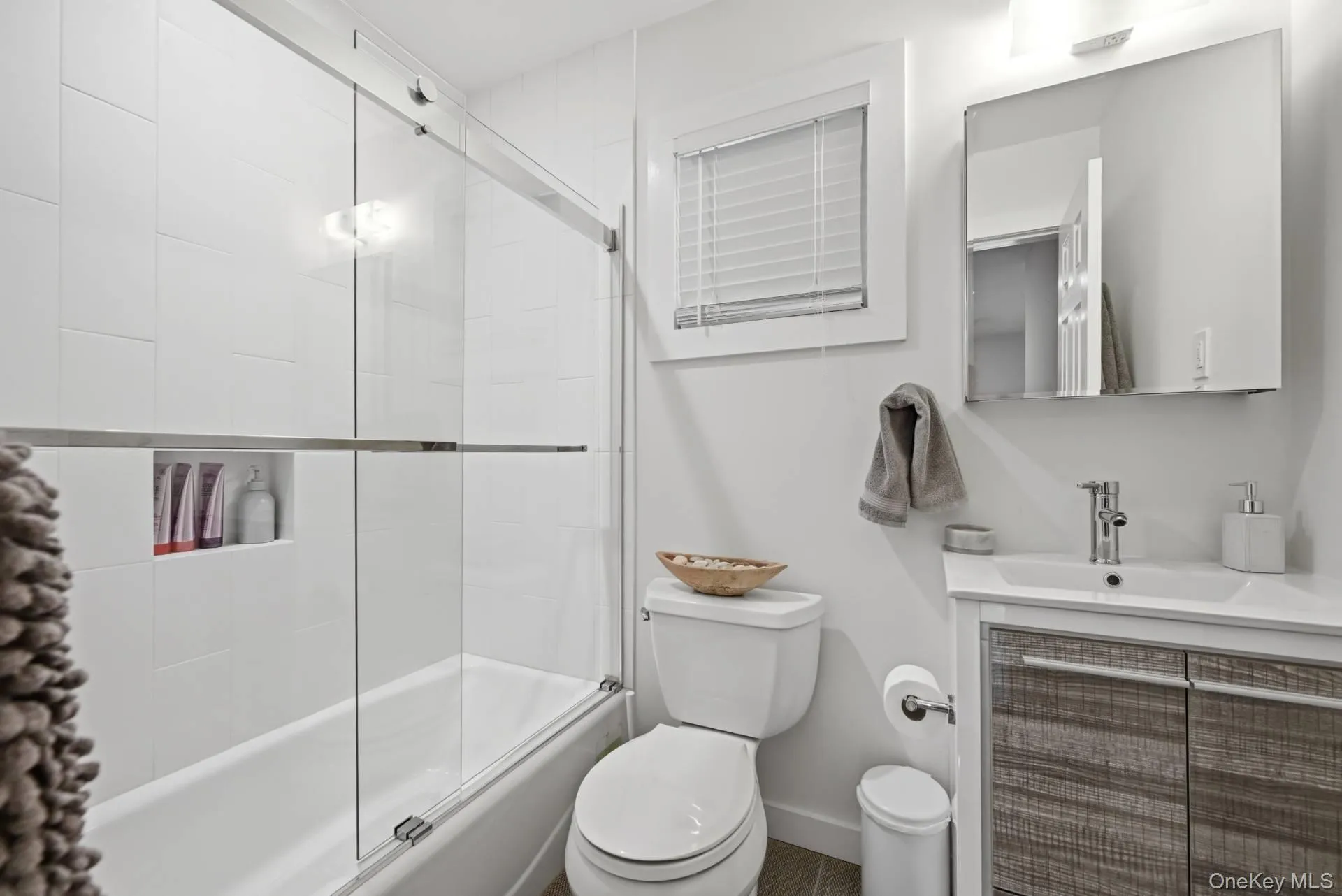 62 Canoe Place Road, Southampton, NY, 2 Bedrooms Bedrooms, 5 Rooms Rooms,2 BathroomsBathrooms,Residential,For Rent,Canoe Place,0,1028744 62 Canoe Place Road, Southampton, NY, 2 Bedrooms Bedrooms, 5 Rooms Rooms,2 BathroomsBathrooms,Residential,For Rent,Canoe Place,0,1028744