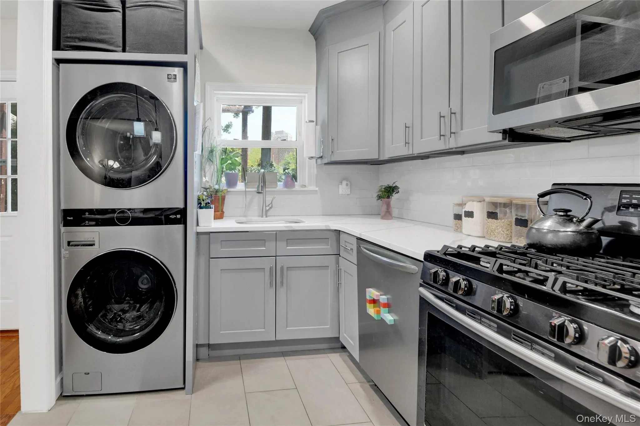 1808 Hering Avenue, New York, NY, 3 Bedrooms Bedrooms, 7 Rooms Rooms,1 BathroomBathrooms,Residential,For Rent,Hering,0,1028761 1808 Hering Avenue, New York, NY, 3 Bedrooms Bedrooms, 7 Rooms Rooms,1 BathroomBathrooms,Residential,For Rent,Hering,0,1028761