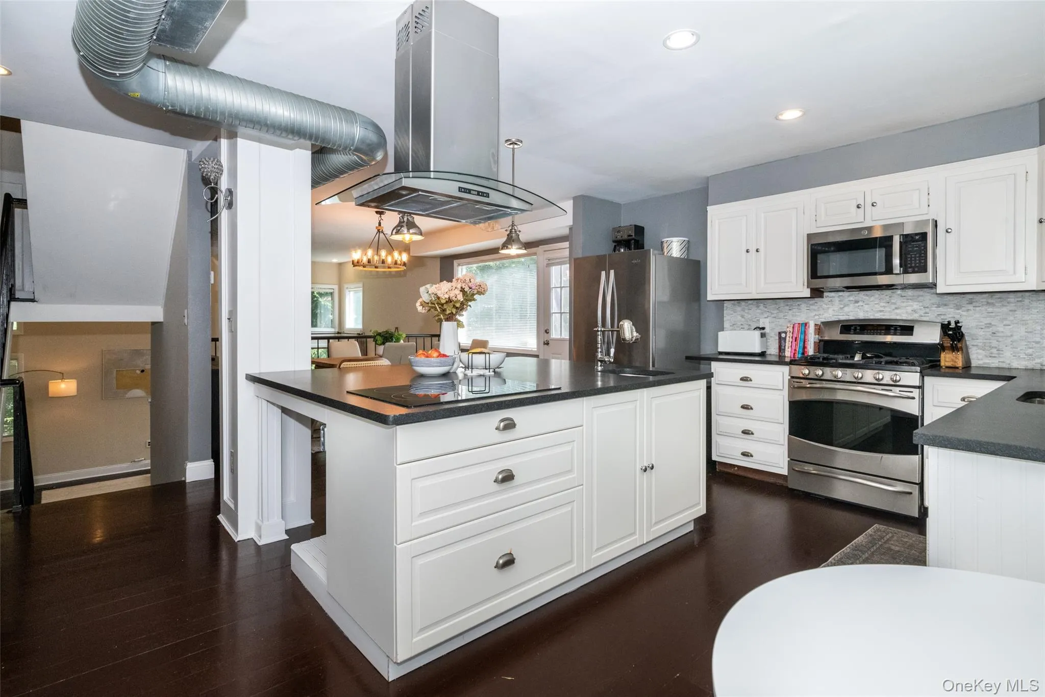 17 Edgewood Avenue, Mamaroneck, NY, 4 Bedrooms Bedrooms, 8 Rooms Rooms,3 BathroomsBathrooms,Residential Lease,For Rent,Edgewood,0,1028773 17 Edgewood Avenue, Mamaroneck, NY, 4 Bedrooms Bedrooms, 8 Rooms Rooms,3 BathroomsBathrooms,Residential Lease,For Rent,Edgewood,0,1028773