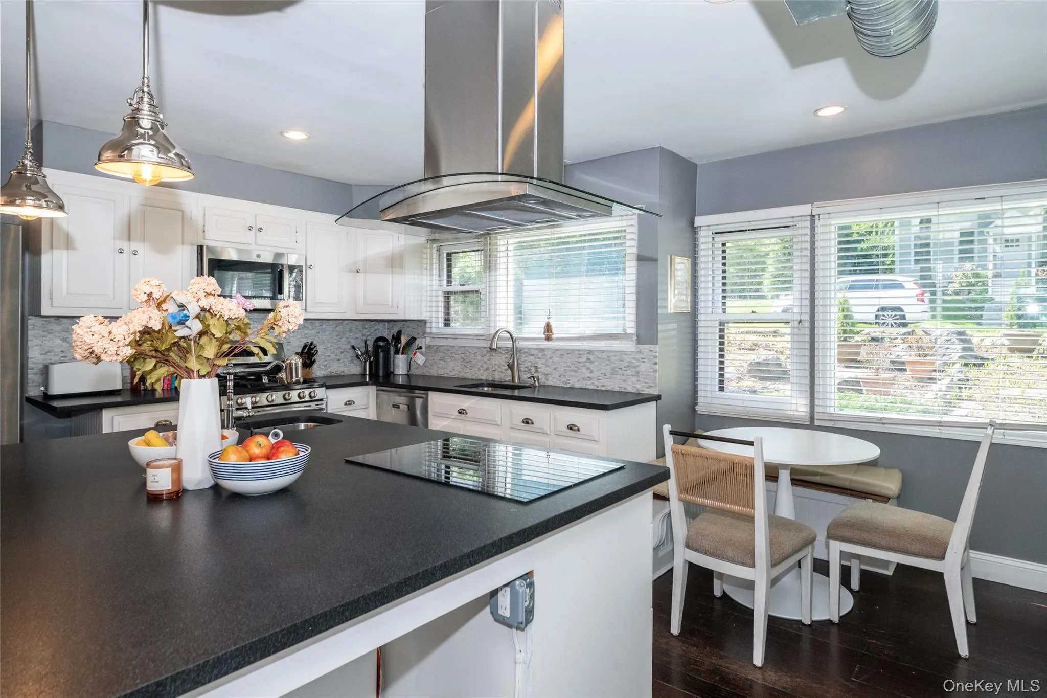 17 Edgewood Avenue, Mamaroneck, NY, 4 Bedrooms Bedrooms, 8 Rooms Rooms,3 BathroomsBathrooms,Residential Lease,For Rent,Edgewood,0,1028773 17 Edgewood Avenue, Mamaroneck, NY, 4 Bedrooms Bedrooms, 8 Rooms Rooms,3 BathroomsBathrooms,Residential Lease,For Rent,Edgewood,0,1028773