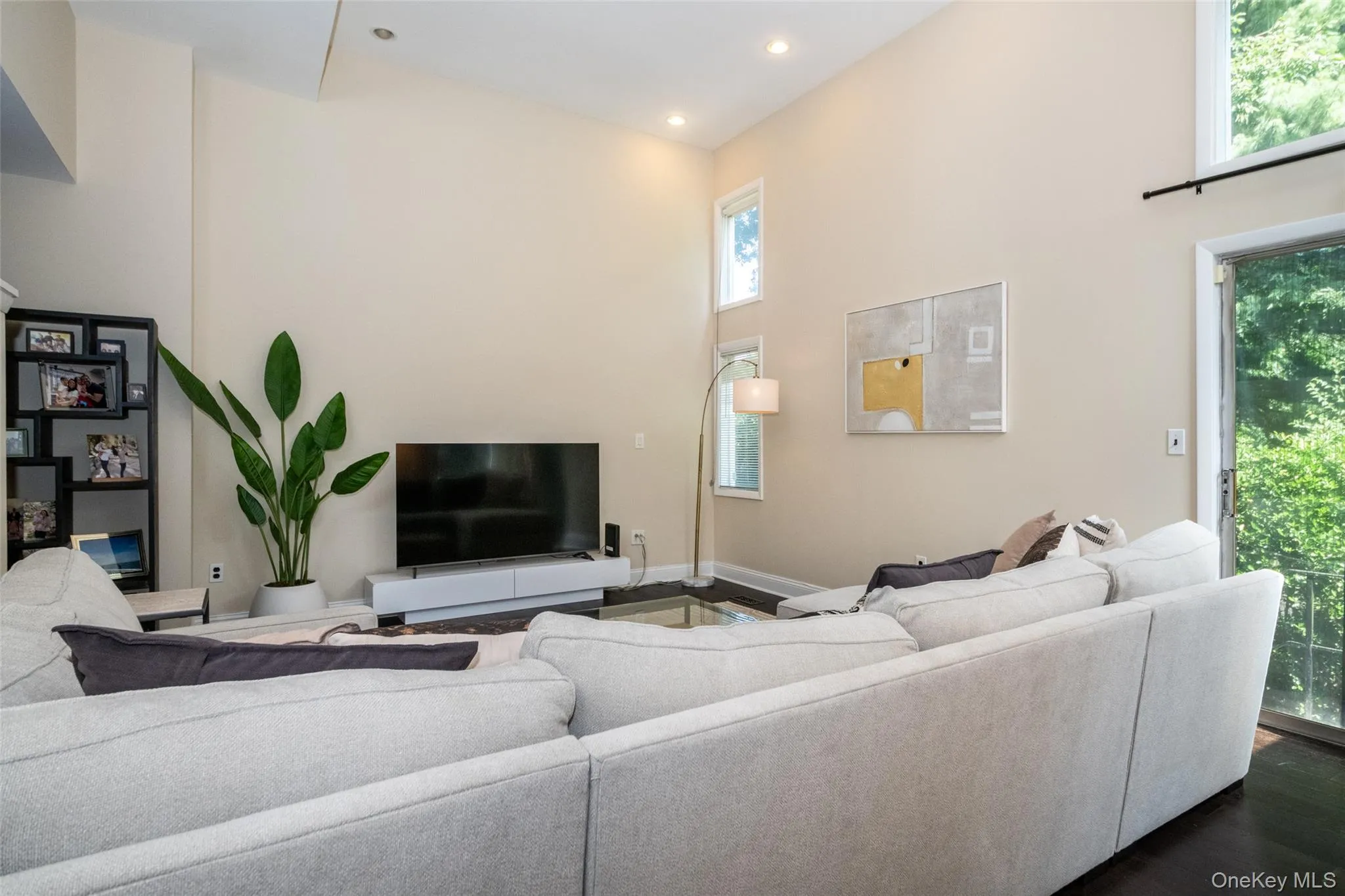 17 Edgewood Avenue, Mamaroneck, NY, 4 Bedrooms Bedrooms, 8 Rooms Rooms,3 BathroomsBathrooms,Residential Lease,For Rent,Edgewood,0,1028773 17 Edgewood Avenue, Mamaroneck, NY, 4 Bedrooms Bedrooms, 8 Rooms Rooms,3 BathroomsBathrooms,Residential Lease,For Rent,Edgewood,0,1028773
