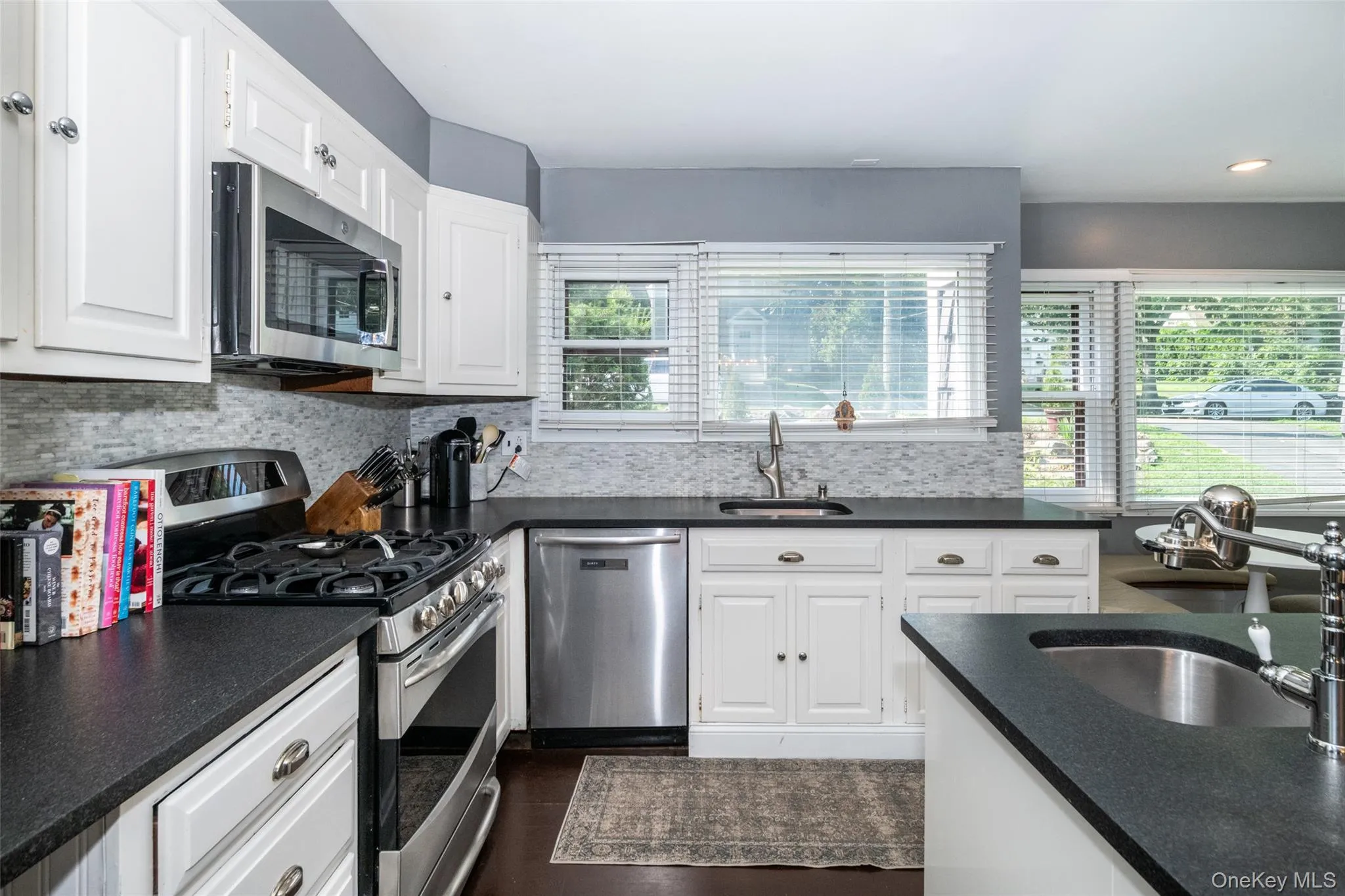 17 Edgewood Avenue, Mamaroneck, NY, 4 Bedrooms Bedrooms, 8 Rooms Rooms,3 BathroomsBathrooms,Residential Lease,For Rent,Edgewood,0,1028773 17 Edgewood Avenue, Mamaroneck, NY, 4 Bedrooms Bedrooms, 8 Rooms Rooms,3 BathroomsBathrooms,Residential Lease,For Rent,Edgewood,0,1028773