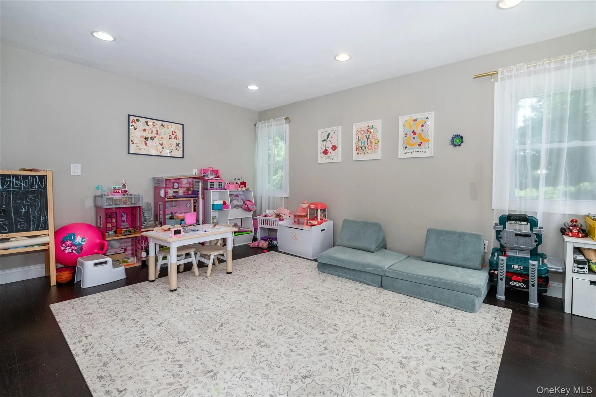 17 Edgewood Avenue, Mamaroneck, NY, 4 Bedrooms Bedrooms, 8 Rooms Rooms,3 BathroomsBathrooms,Residential Lease,For Rent,Edgewood,0,1028773 17 Edgewood Avenue, Mamaroneck, NY, 4 Bedrooms Bedrooms, 8 Rooms Rooms,3 BathroomsBathrooms,Residential Lease,For Rent,Edgewood,0,1028773