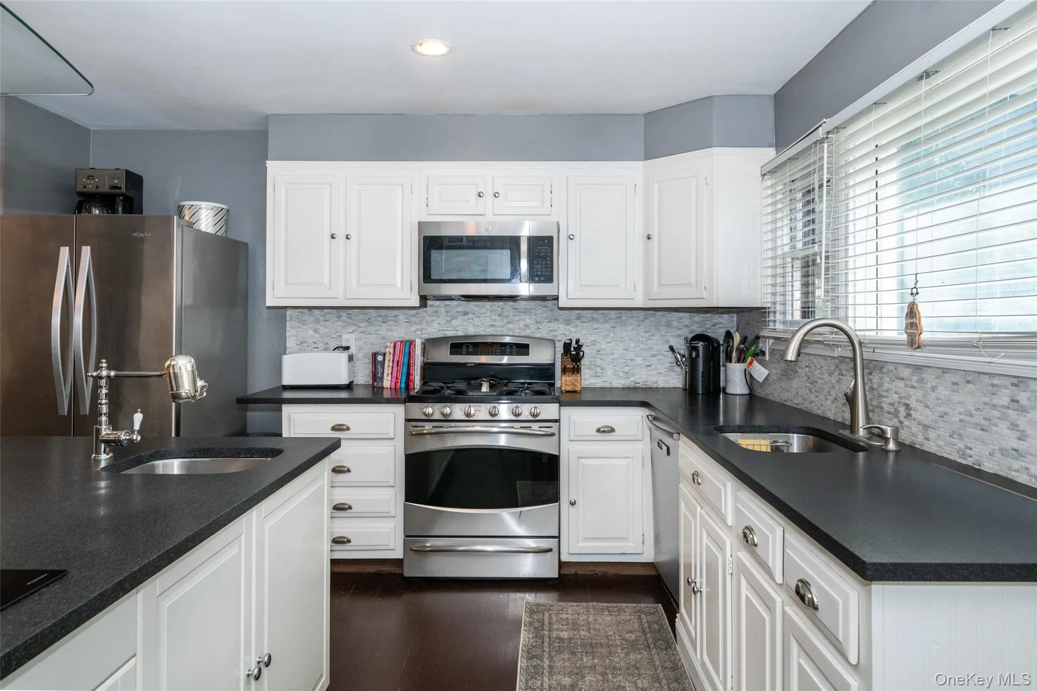17 Edgewood Avenue, Mamaroneck, NY, 4 Bedrooms Bedrooms, 8 Rooms Rooms,3 BathroomsBathrooms,Residential Lease,For Rent,Edgewood,0,1028773 17 Edgewood Avenue, Mamaroneck, NY, 4 Bedrooms Bedrooms, 8 Rooms Rooms,3 BathroomsBathrooms,Residential Lease,For Rent,Edgewood,0,1028773