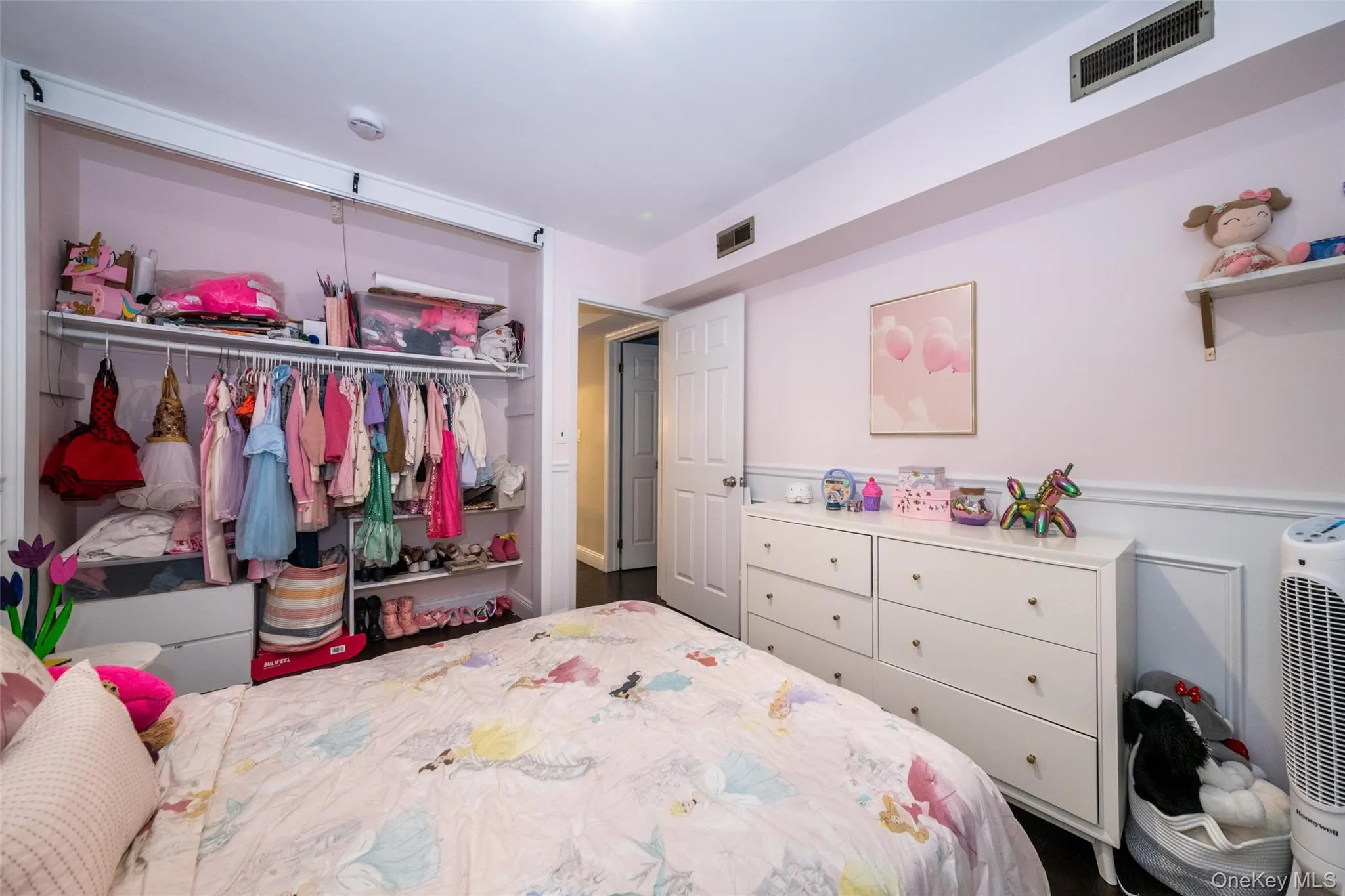 17 Edgewood Avenue, Mamaroneck, NY, 4 Bedrooms Bedrooms, 8 Rooms Rooms,3 BathroomsBathrooms,Residential Lease,For Rent,Edgewood,0,1028773 17 Edgewood Avenue, Mamaroneck, NY, 4 Bedrooms Bedrooms, 8 Rooms Rooms,3 BathroomsBathrooms,Residential Lease,For Rent,Edgewood,0,1028773