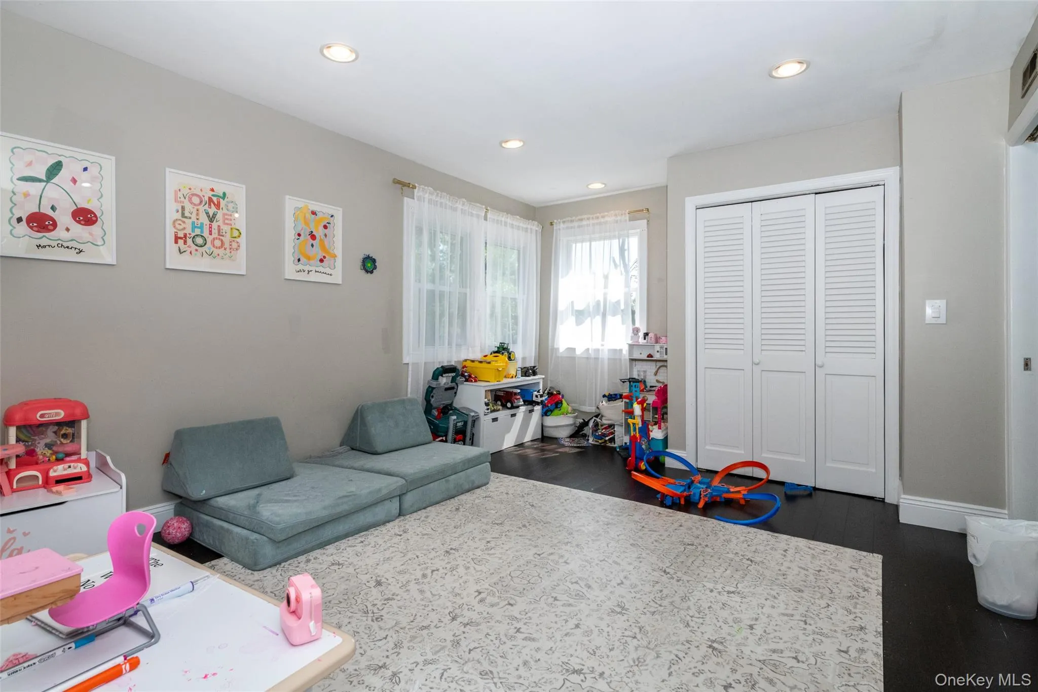 17 Edgewood Avenue, Mamaroneck, NY, 4 Bedrooms Bedrooms, 8 Rooms Rooms,3 BathroomsBathrooms,Residential Lease,For Rent,Edgewood,0,1028773 17 Edgewood Avenue, Mamaroneck, NY, 4 Bedrooms Bedrooms, 8 Rooms Rooms,3 BathroomsBathrooms,Residential Lease,For Rent,Edgewood,0,1028773