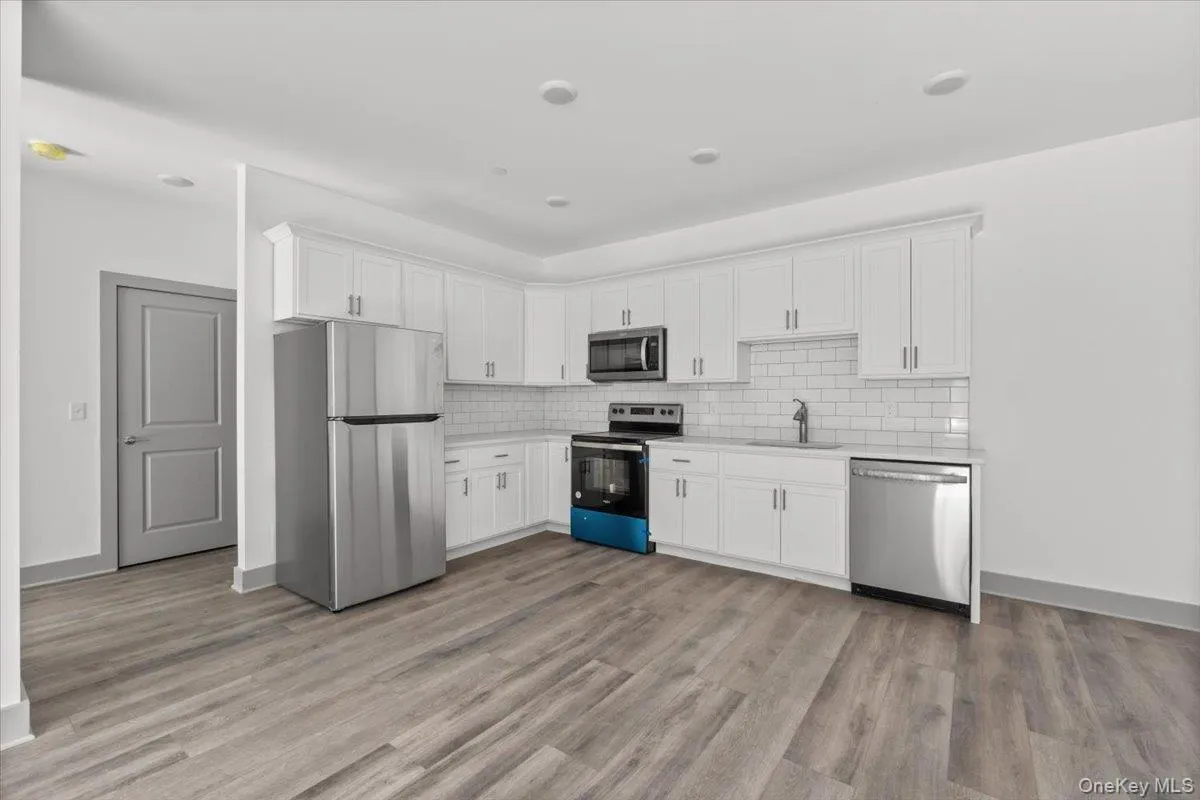 75 Forester Avenue, Warwick (town), NY, 1 Bedroom Bedrooms, 4 Rooms Rooms,1 BathroomBathrooms,Residential Lease,For Rent,Forester,0,1028778 75 Forester Avenue, Warwick (town), NY, 1 Bedroom Bedrooms, 4 Rooms Rooms,1 BathroomBathrooms,Residential Lease,For Rent,Forester,0,1028778