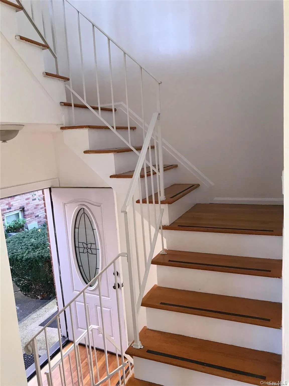 2 B Graywood Road, North Hempstead, NY, 2 Bedrooms Bedrooms, 7 Rooms Rooms,2 BathroomsBathrooms,Residential Lease,For Rent,Graywood,0,1028779 2 B Graywood Road, North Hempstead, NY, 2 Bedrooms Bedrooms, 7 Rooms Rooms,2 BathroomsBathrooms,Residential Lease,For Rent,Graywood,0,1028779