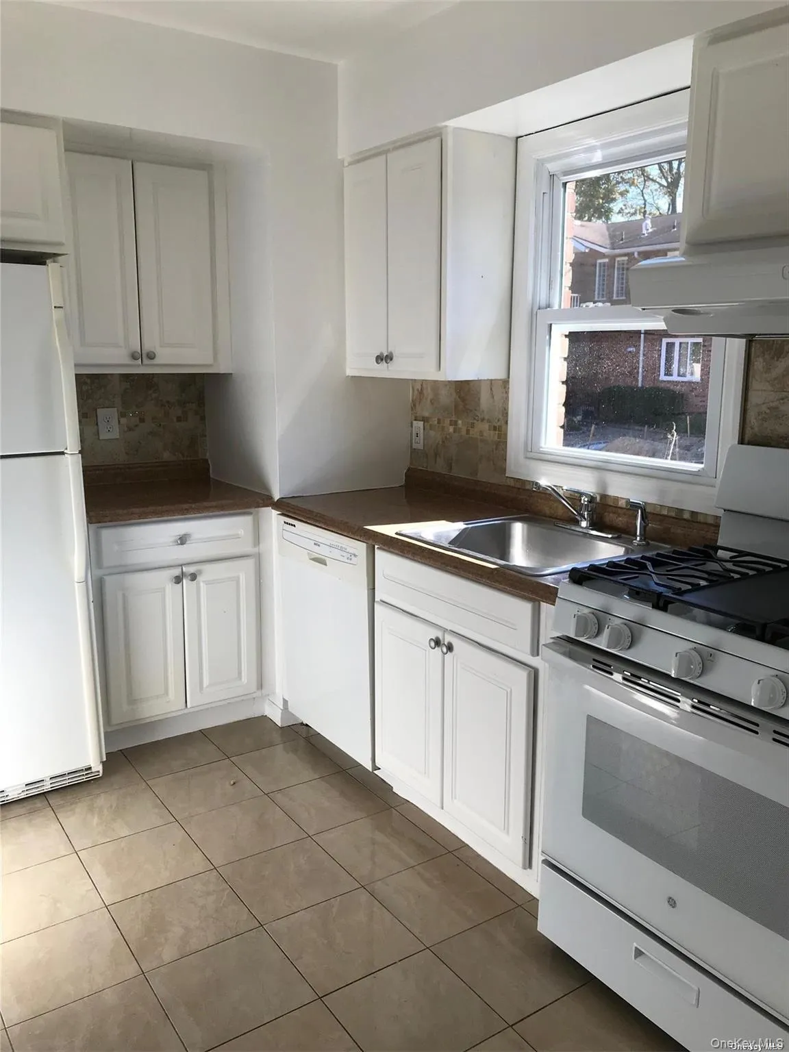 2 B Graywood Road, North Hempstead, NY, 2 Bedrooms Bedrooms, 7 Rooms Rooms,2 BathroomsBathrooms,Residential Lease,For Rent,Graywood,0,1028779 2 B Graywood Road, North Hempstead, NY, 2 Bedrooms Bedrooms, 7 Rooms Rooms,2 BathroomsBathrooms,Residential Lease,For Rent,Graywood,0,1028779