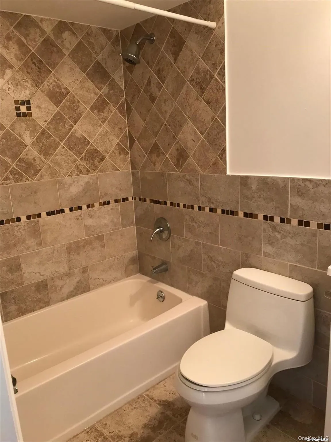 2 B Graywood Road, North Hempstead, NY, 2 Bedrooms Bedrooms, 7 Rooms Rooms,2 BathroomsBathrooms,Residential Lease,For Rent,Graywood,0,1028779 2 B Graywood Road, North Hempstead, NY, 2 Bedrooms Bedrooms, 7 Rooms Rooms,2 BathroomsBathrooms,Residential Lease,For Rent,Graywood,0,1028779