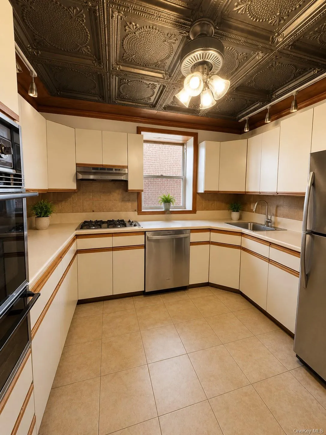 Eat-In Kitchen Eat-In Kitchen