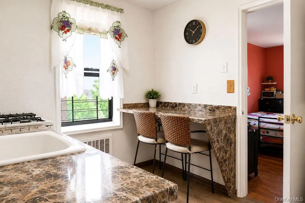 270 North Broadway, Yonkers, NY, 2 Bedrooms Bedrooms, 6 Rooms Rooms,1 BathroomBathrooms,Residential,For Rent,North Broadway,0,1028795 270 North Broadway, Yonkers, NY, 2 Bedrooms Bedrooms, 6 Rooms Rooms,1 BathroomBathrooms,Residential,For Rent,North Broadway,0,1028795