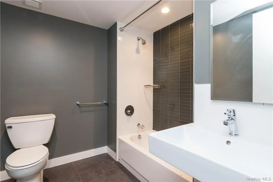 Modern Bathrooms with Full Tub Modern Bathrooms with Full Tub