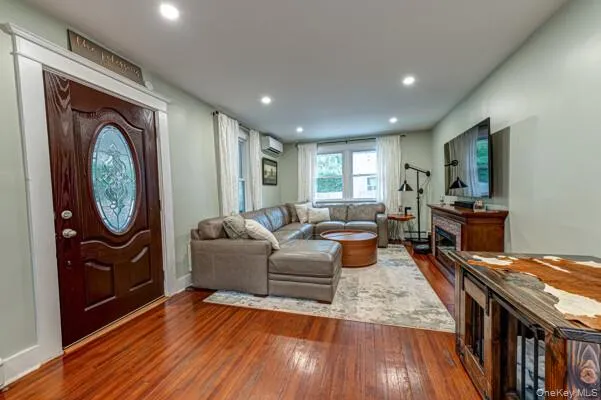 116 Railroad Avenue, Smithtown, NY, 3 Bedrooms Bedrooms, 5 Rooms Rooms,2 BathroomsBathrooms,Residential,For Rent,Railroad,0,1028816 116 Railroad Avenue, Smithtown, NY, 3 Bedrooms Bedrooms, 5 Rooms Rooms,2 BathroomsBathrooms,Residential,For Rent,Railroad,0,1028816