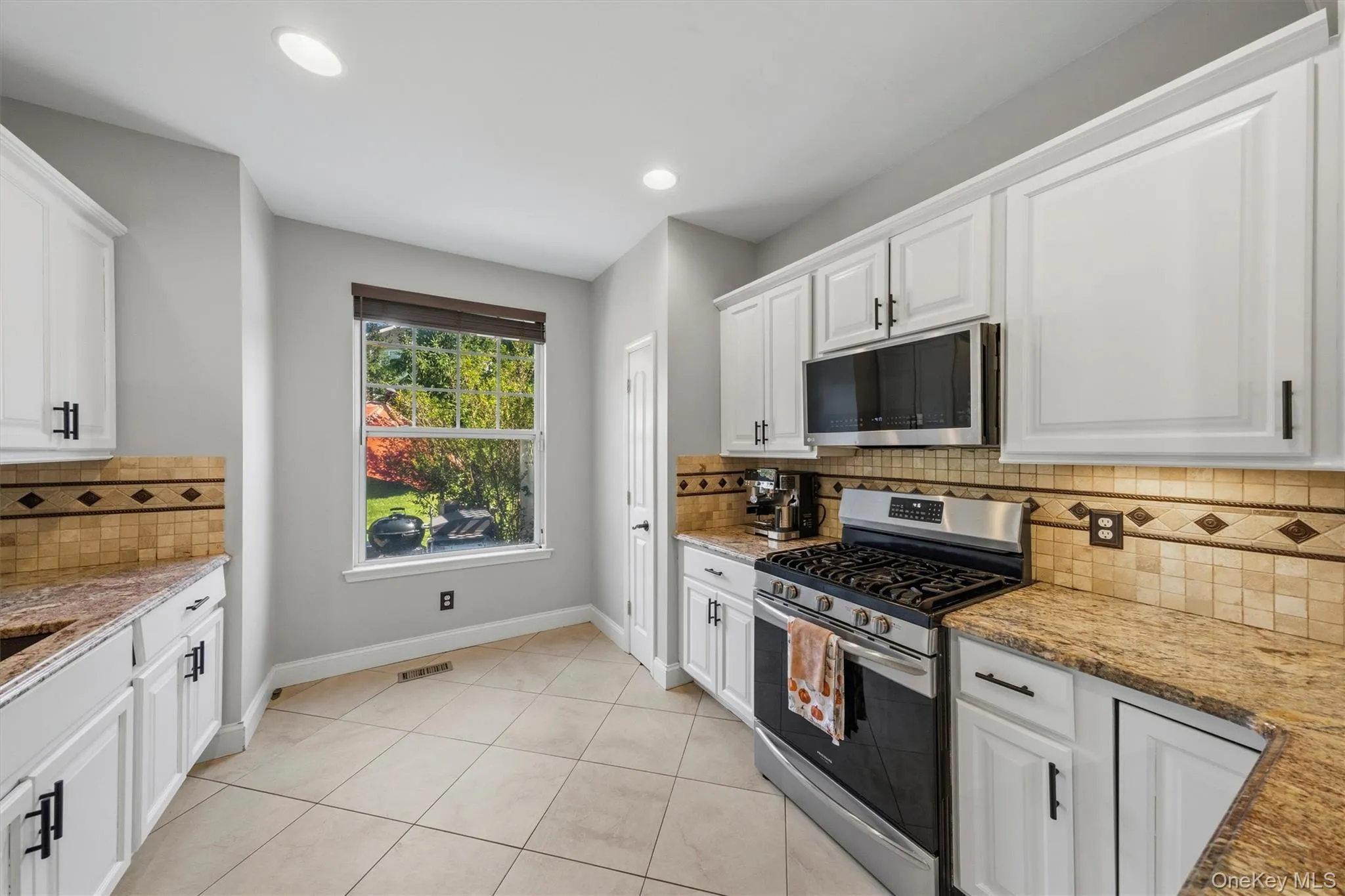 6 Avoncroft Lane, Middletown, NY, 3 Bedrooms Bedrooms, 8 Rooms Rooms,2 BathroomsBathrooms,Residential,For Rent,Avoncroft,0,1028819 6 Avoncroft Lane, Middletown, NY, 3 Bedrooms Bedrooms, 8 Rooms Rooms,2 BathroomsBathrooms,Residential,For Rent,Avoncroft,0,1028819