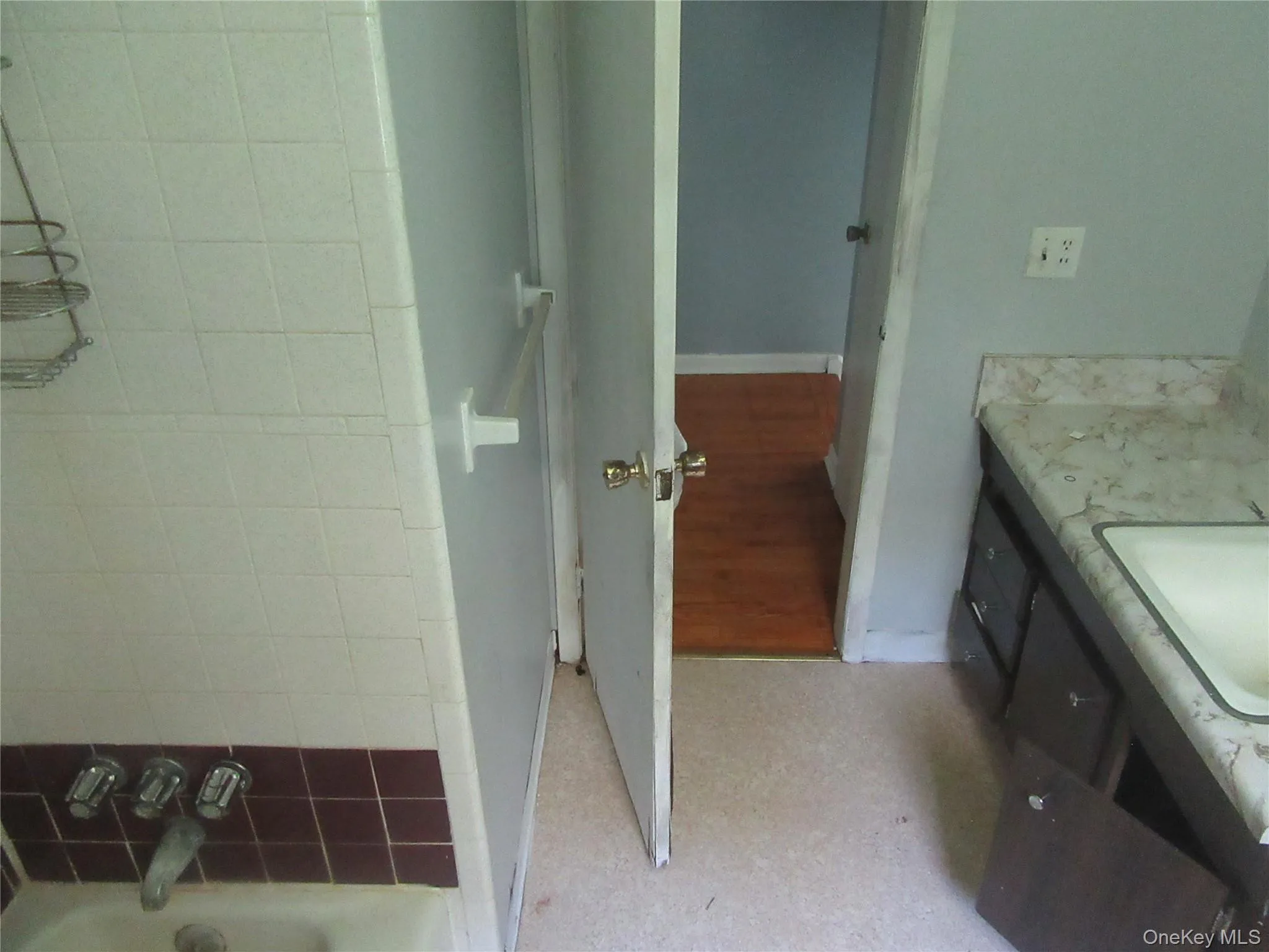 712 California Avenue, Middletown, NY, 3 Bedrooms Bedrooms, 5 Rooms Rooms,1 BathroomBathrooms,Residential,For Rent,California,0,1028824 712 California Avenue, Middletown, NY, 3 Bedrooms Bedrooms, 5 Rooms Rooms,1 BathroomBathrooms,Residential,For Rent,California,0,1028824