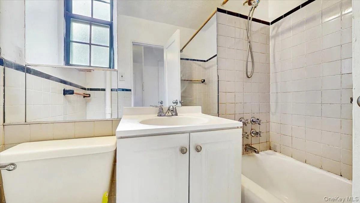 144-15 78th Rd, New York, NY, 1 Bedroom Bedrooms, 3 Rooms Rooms,1 BathroomBathrooms,Residential,For Rent,78th Rd,0,1028825 144-15 78th Rd, New York, NY, 1 Bedroom Bedrooms, 3 Rooms Rooms,1 BathroomBathrooms,Residential,For Rent,78th Rd,0,1028825