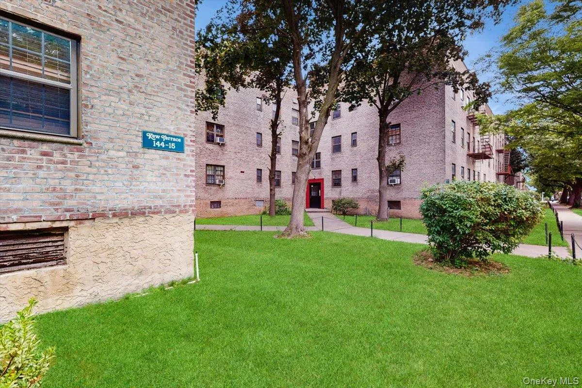 144-15 78th Rd, New York, NY, 1 Bedroom Bedrooms, 3 Rooms Rooms,1 BathroomBathrooms,Residential,For Rent,78th Rd,0,1028825 144-15 78th Rd, New York, NY, 1 Bedroom Bedrooms, 3 Rooms Rooms,1 BathroomBathrooms,Residential,For Rent,78th Rd,0,1028825