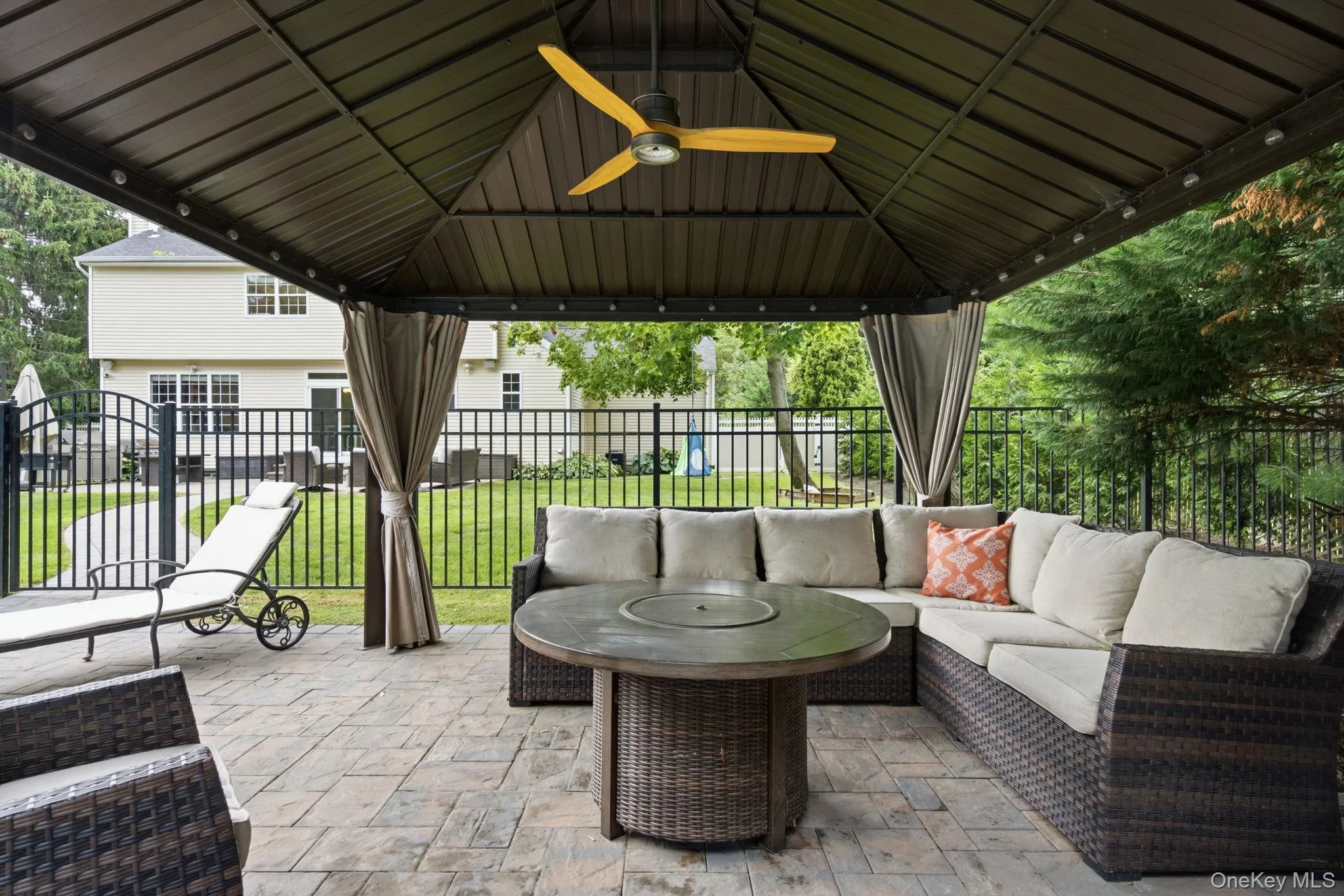 4 Patricks Way, Smithtown, NY, 4 Bedrooms Bedrooms, 10 Rooms Rooms,2 BathroomsBathrooms,Residential,For Rent,Patricks,0,1028829 4 Patricks Way, Smithtown, NY, 4 Bedrooms Bedrooms, 10 Rooms Rooms,2 BathroomsBathrooms,Residential,For Rent,Patricks,0,1028829