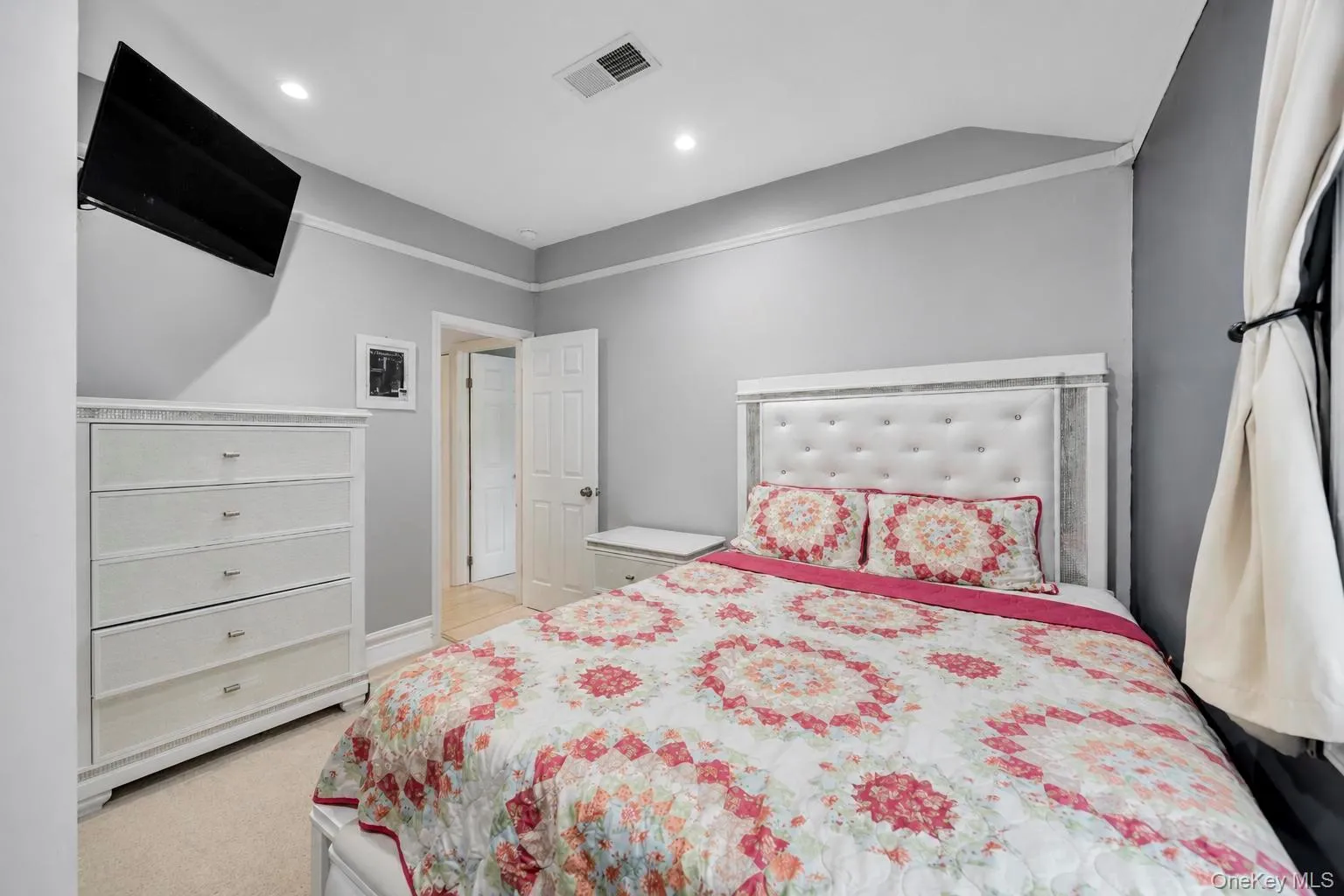 12 Handy Lane, Brookhaven, NY, 4 Bedrooms Bedrooms, 7 Rooms Rooms,3 BathroomsBathrooms,Residential,For Rent,Handy,0,1028835 12 Handy Lane, Brookhaven, NY, 4 Bedrooms Bedrooms, 7 Rooms Rooms,3 BathroomsBathrooms,Residential,For Rent,Handy,0,1028835
