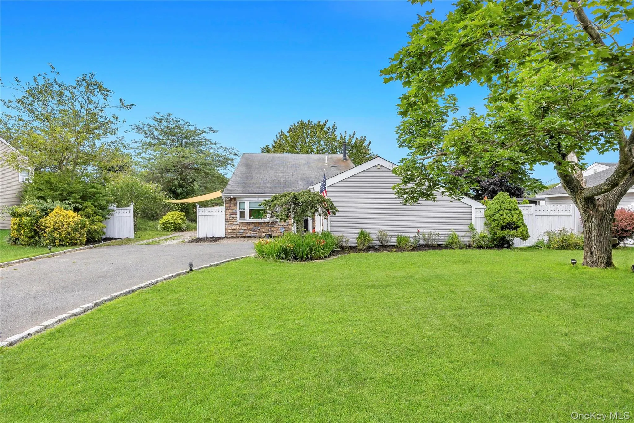 12 Handy Lane, Brookhaven, NY, 4 Bedrooms Bedrooms, 7 Rooms Rooms,3 BathroomsBathrooms,Residential,For Rent,Handy,0,1028835 12 Handy Lane, Brookhaven, NY, 4 Bedrooms Bedrooms, 7 Rooms Rooms,3 BathroomsBathrooms,Residential,For Rent,Handy,0,1028835