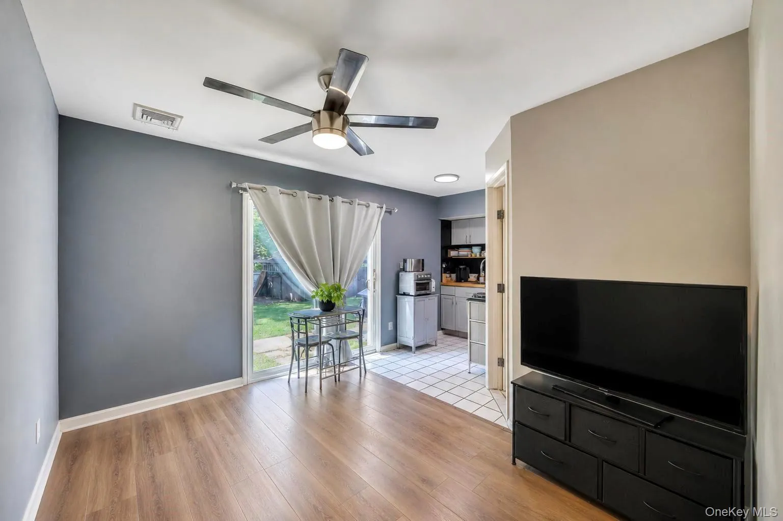 12 Handy Lane, Brookhaven, NY, 4 Bedrooms Bedrooms, 7 Rooms Rooms,3 BathroomsBathrooms,Residential,For Rent,Handy,0,1028835 12 Handy Lane, Brookhaven, NY, 4 Bedrooms Bedrooms, 7 Rooms Rooms,3 BathroomsBathrooms,Residential,For Rent,Handy,0,1028835
