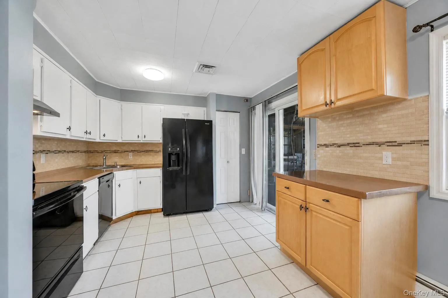 12 Handy Lane, Brookhaven, NY, 4 Bedrooms Bedrooms, 7 Rooms Rooms,3 BathroomsBathrooms,Residential,For Rent,Handy,0,1028835 12 Handy Lane, Brookhaven, NY, 4 Bedrooms Bedrooms, 7 Rooms Rooms,3 BathroomsBathrooms,Residential,For Rent,Handy,0,1028835