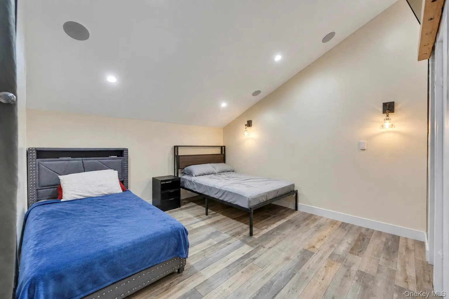 12 Handy Lane, Brookhaven, NY, 4 Bedrooms Bedrooms, 7 Rooms Rooms,3 BathroomsBathrooms,Residential,For Rent,Handy,0,1028835 12 Handy Lane, Brookhaven, NY, 4 Bedrooms Bedrooms, 7 Rooms Rooms,3 BathroomsBathrooms,Residential,For Rent,Handy,0,1028835