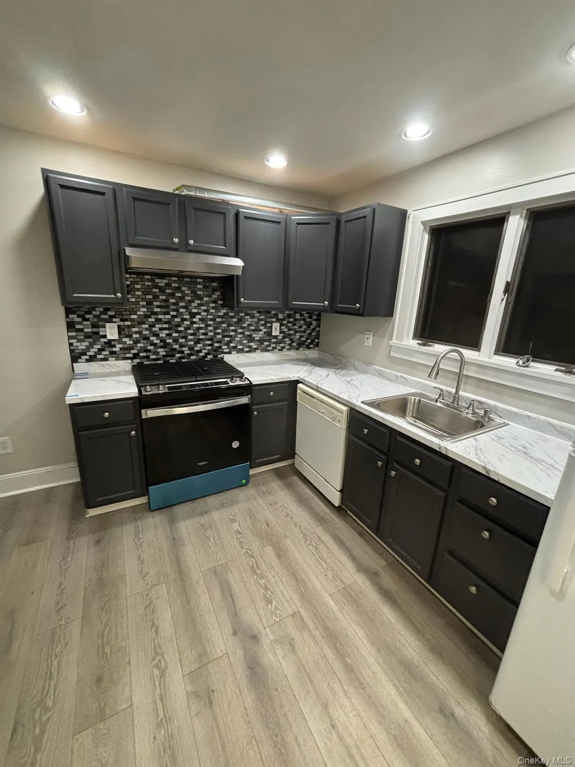 598 Rte 303, Orangetown, NY, 2 Bedrooms Bedrooms, 4 Rooms Rooms,1 BathroomBathrooms,Residential Lease,For Rent,Rte 303,0,1028840 598 Rte 303, Orangetown, NY, 2 Bedrooms Bedrooms, 4 Rooms Rooms,1 BathroomBathrooms,Residential Lease,For Rent,Rte 303,0,1028840
