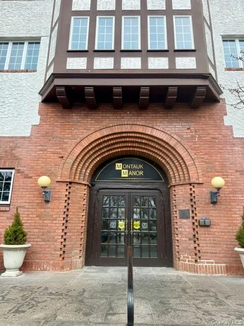236 Edgemere Street Unit 303, East Hampton, New York 11954