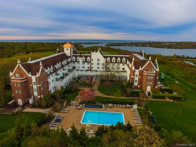 236 Edgemere Street Unit 303, East Hampton, New York 11954