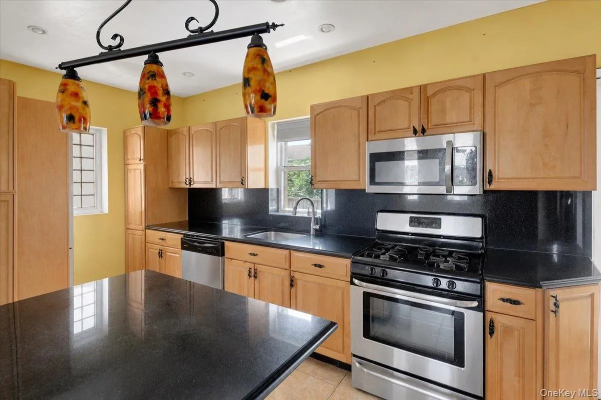 227 Calhoun Avenue, New York, NY, 3 Bedrooms Bedrooms, 7 Rooms Rooms,2 BathroomsBathrooms,Residential,For Rent,Calhoun,0,1028851 227 Calhoun Avenue, New York, NY, 3 Bedrooms Bedrooms, 7 Rooms Rooms,2 BathroomsBathrooms,Residential,For Rent,Calhoun,0,1028851