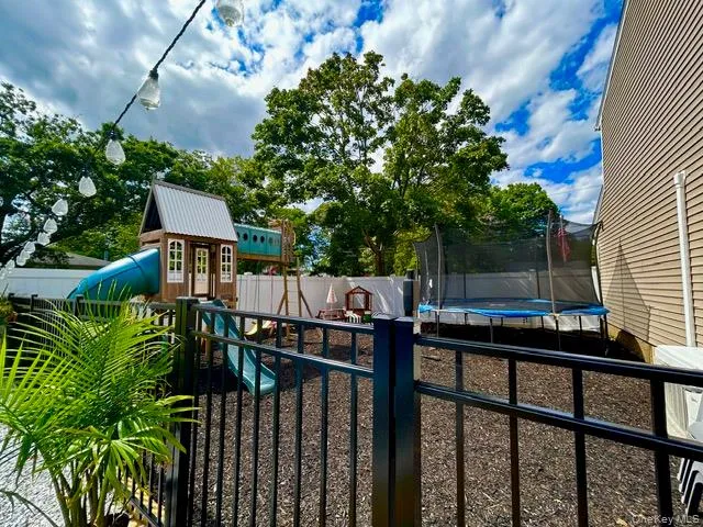 32 Morris Avenue, Brookhaven, NY, 4 Bedrooms Bedrooms, 9 Rooms Rooms,2 BathroomsBathrooms,Residential,For Rent,Morris,0,1028853 32 Morris Avenue, Brookhaven, NY, 4 Bedrooms Bedrooms, 9 Rooms Rooms,2 BathroomsBathrooms,Residential,For Rent,Morris,0,1028853