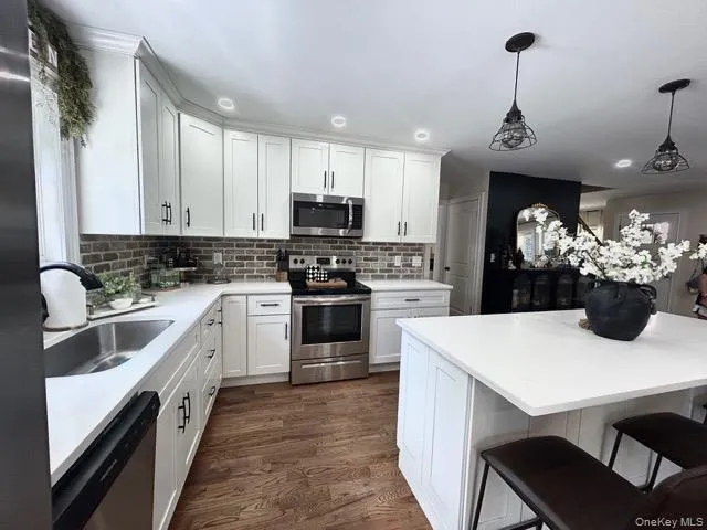 32 Morris Avenue, Brookhaven, NY, 4 Bedrooms Bedrooms, 9 Rooms Rooms,2 BathroomsBathrooms,Residential,For Rent,Morris,0,1028853 32 Morris Avenue, Brookhaven, NY, 4 Bedrooms Bedrooms, 9 Rooms Rooms,2 BathroomsBathrooms,Residential,For Rent,Morris,0,1028853