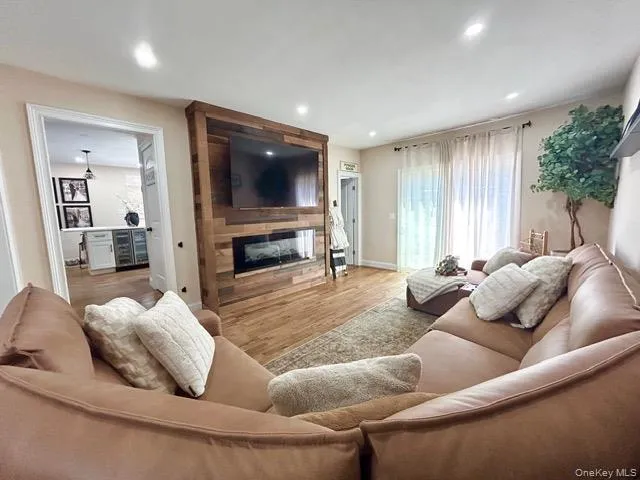 32 Morris Avenue, Brookhaven, NY, 4 Bedrooms Bedrooms, 9 Rooms Rooms,2 BathroomsBathrooms,Residential,For Rent,Morris,0,1028853 32 Morris Avenue, Brookhaven, NY, 4 Bedrooms Bedrooms, 9 Rooms Rooms,2 BathroomsBathrooms,Residential,For Rent,Morris,0,1028853