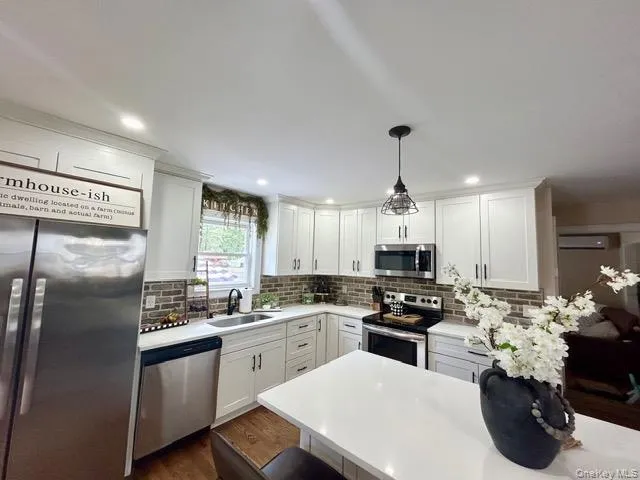 32 Morris Avenue, Brookhaven, NY, 4 Bedrooms Bedrooms, 9 Rooms Rooms,2 BathroomsBathrooms,Residential,For Rent,Morris,0,1028853 32 Morris Avenue, Brookhaven, NY, 4 Bedrooms Bedrooms, 9 Rooms Rooms,2 BathroomsBathrooms,Residential,For Rent,Morris,0,1028853