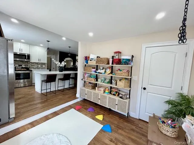 32 Morris Avenue, Brookhaven, NY, 4 Bedrooms Bedrooms, 9 Rooms Rooms,2 BathroomsBathrooms,Residential,For Rent,Morris,0,1028853 32 Morris Avenue, Brookhaven, NY, 4 Bedrooms Bedrooms, 9 Rooms Rooms,2 BathroomsBathrooms,Residential,For Rent,Morris,0,1028853
