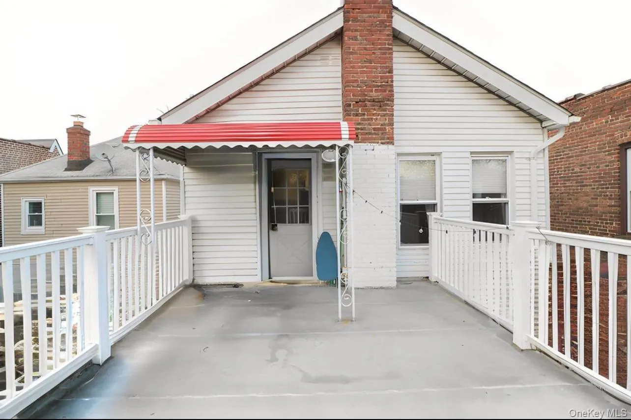 1643 Lurting Avenue, New York, NY, 3 Bedrooms Bedrooms, 6 Rooms Rooms,1 BathroomBathrooms,Residential Lease,For Rent,Lurting Avenue,0,1028862 1643 Lurting Avenue, New York, NY, 3 Bedrooms Bedrooms, 6 Rooms Rooms,1 BathroomBathrooms,Residential Lease,For Rent,Lurting Avenue,0,1028862