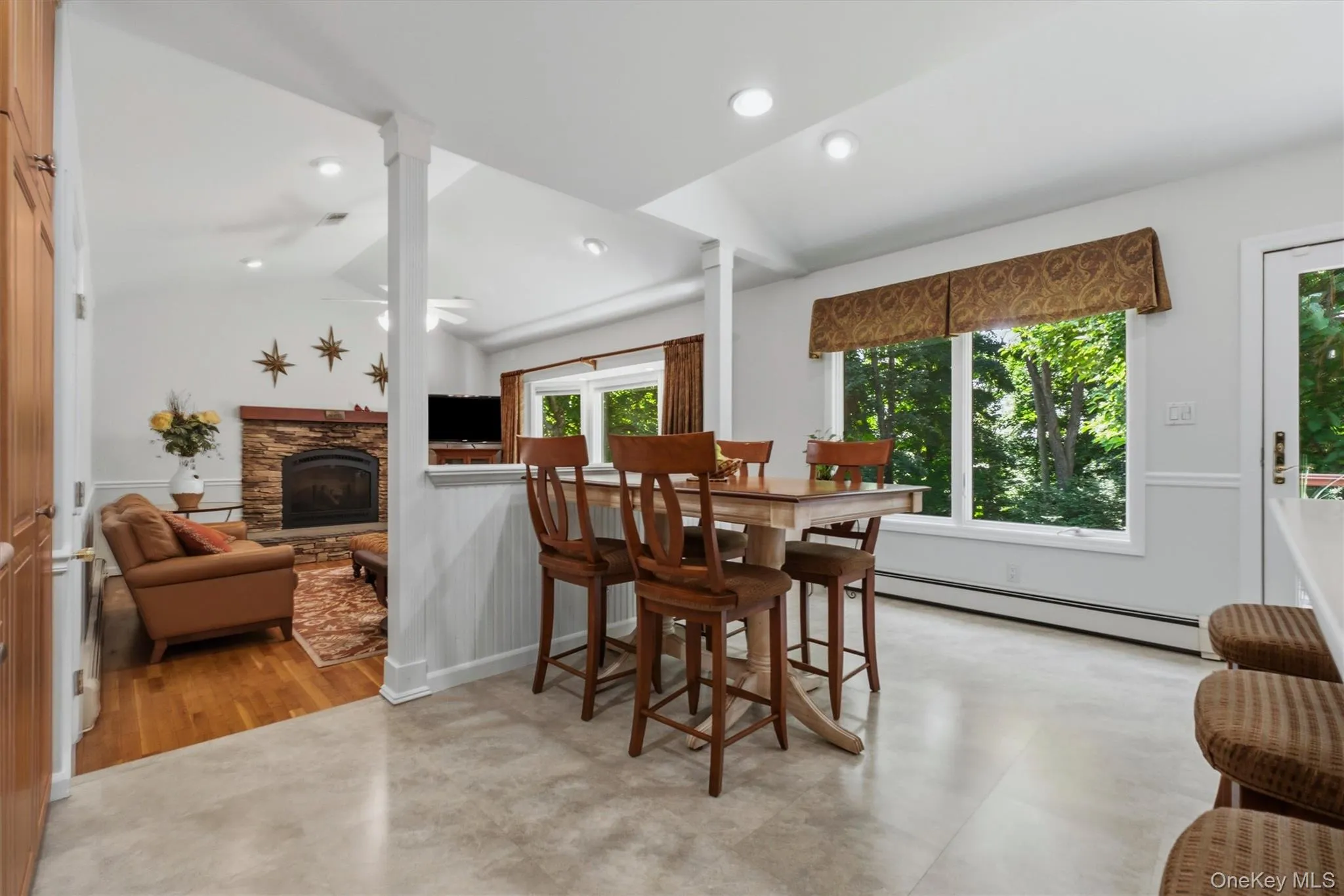 Cathedral ceilings, high hats, Andersen door leading to outside deck. Cathedral ceilings, high hats, Andersen door leading to outside deck.
