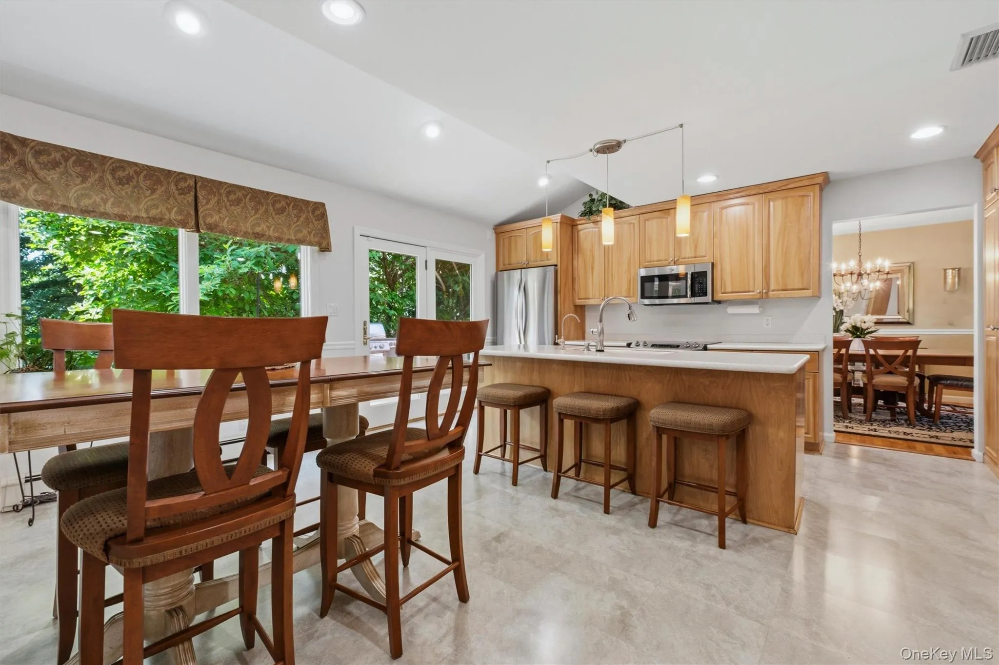 Spacious eat-in-kitchen w/SS appliances Spacious eat-in-kitchen w/SS appliances