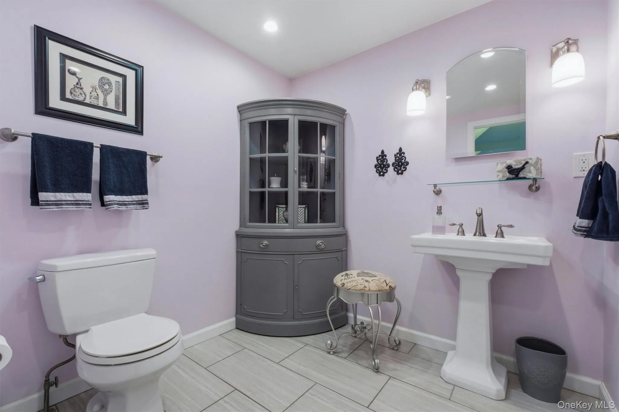 Large half bath on main level w/radiant floor heat Large half bath on main level w/radiant floor heat