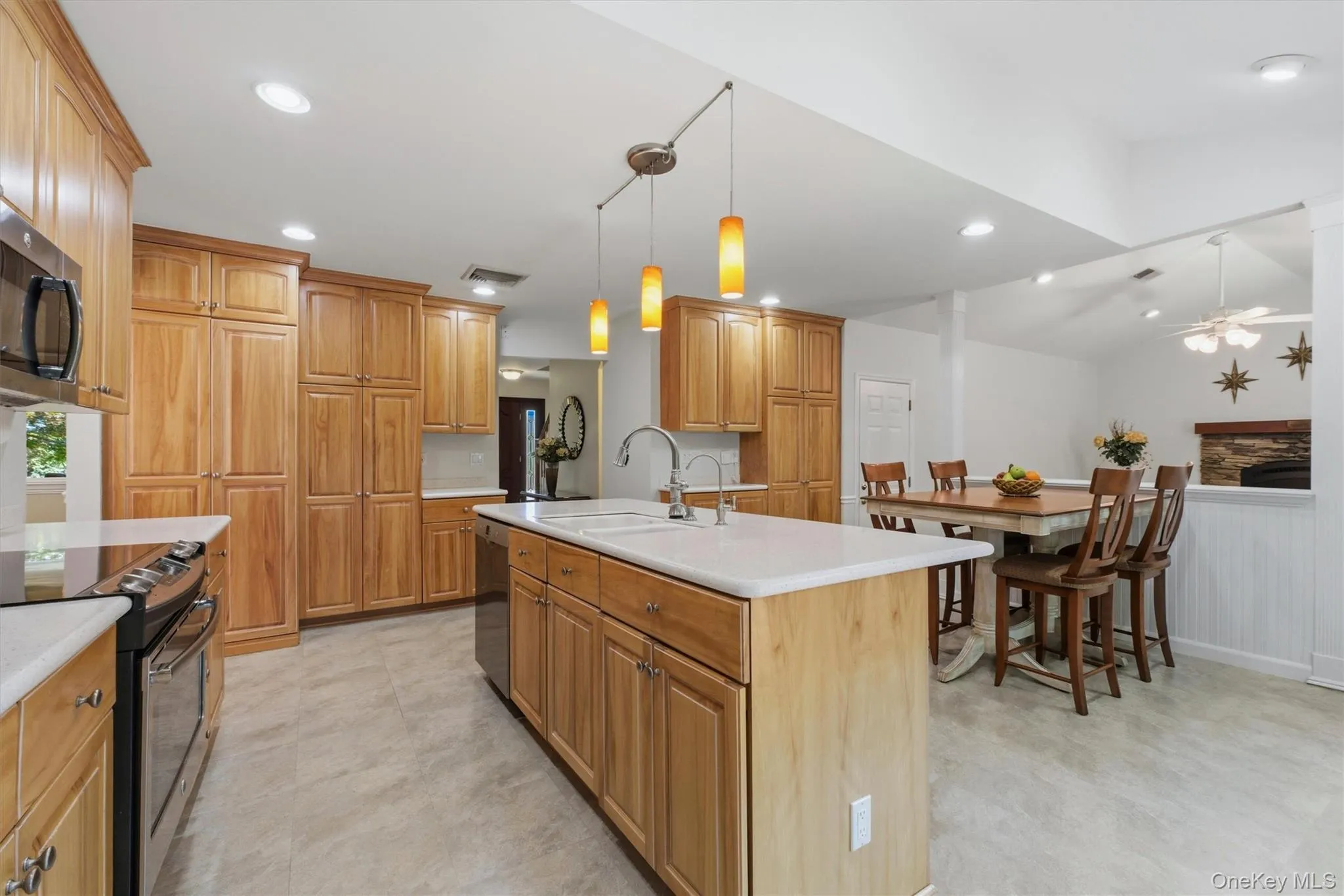 Great cabinetry w/pullout pantry and drawers. Stackable washer & dryer in kitchen Great cabinetry w/pullout pantry and drawers. Stackable washer & dryer in kitchen