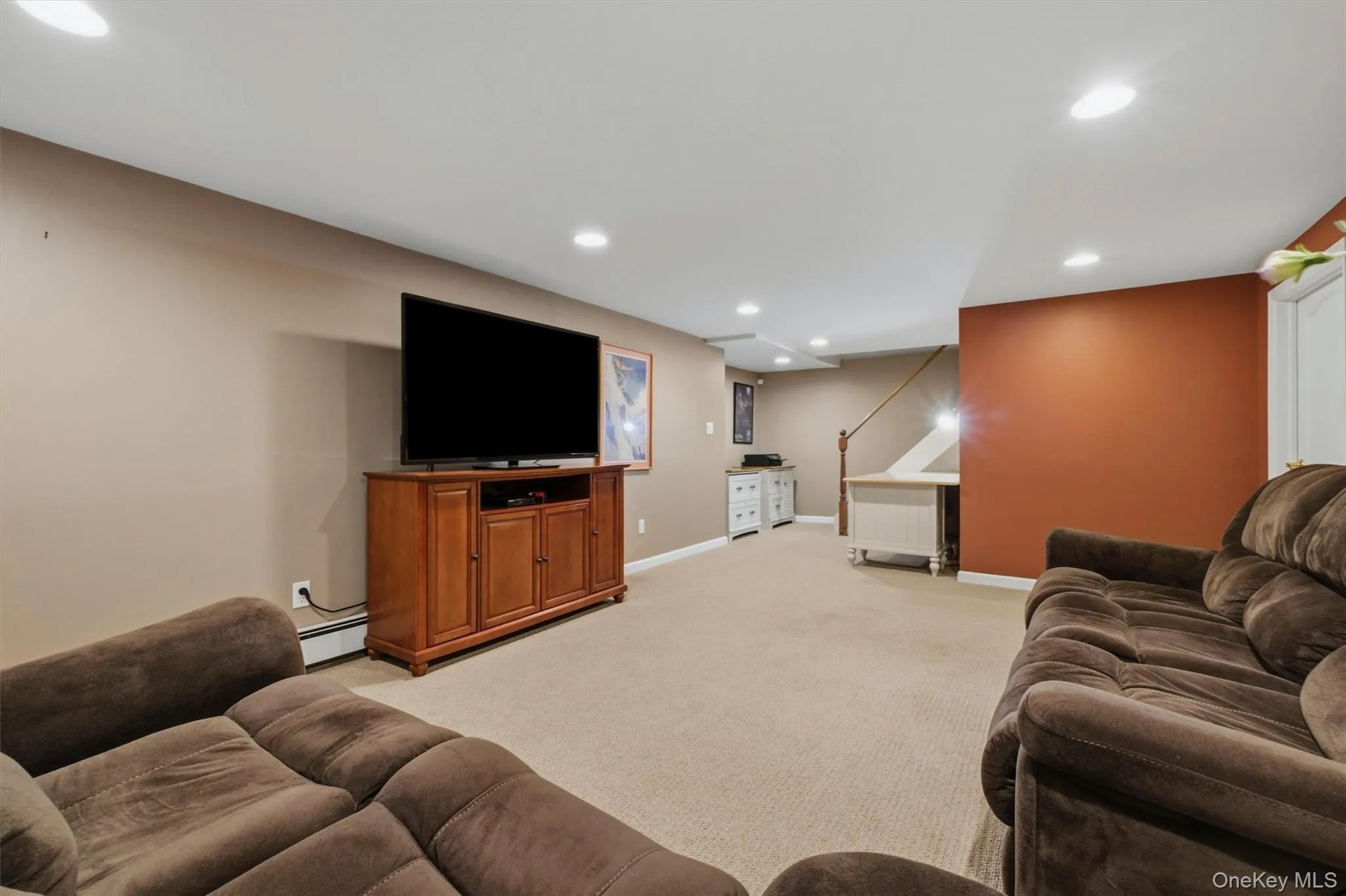 Good lighting and storage throughout home. Good lighting and storage throughout home.